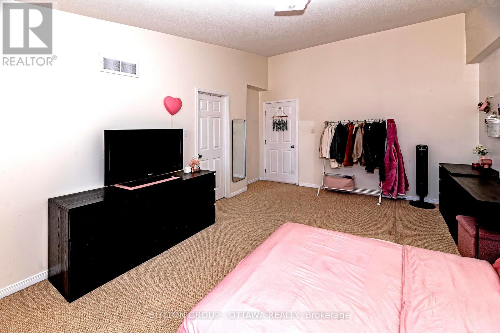 110 Chartley Private, Ottawa, ON - Indoor Photo Showing Bedroom