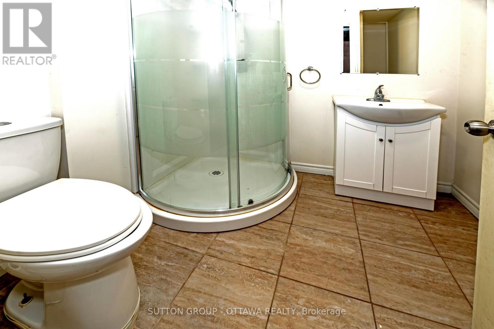 110 Chartley Private, Ottawa, ON - Indoor Photo Showing Bathroom