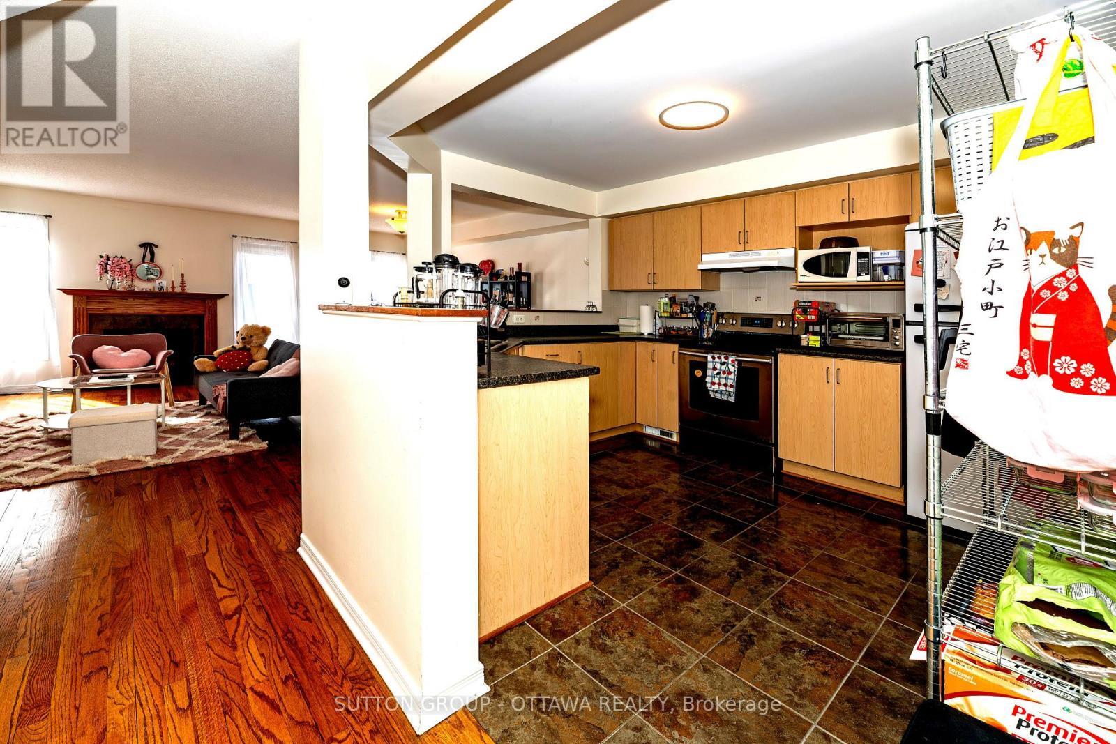 110 Chartley Private, Ottawa, ON - Indoor Photo Showing Kitchen