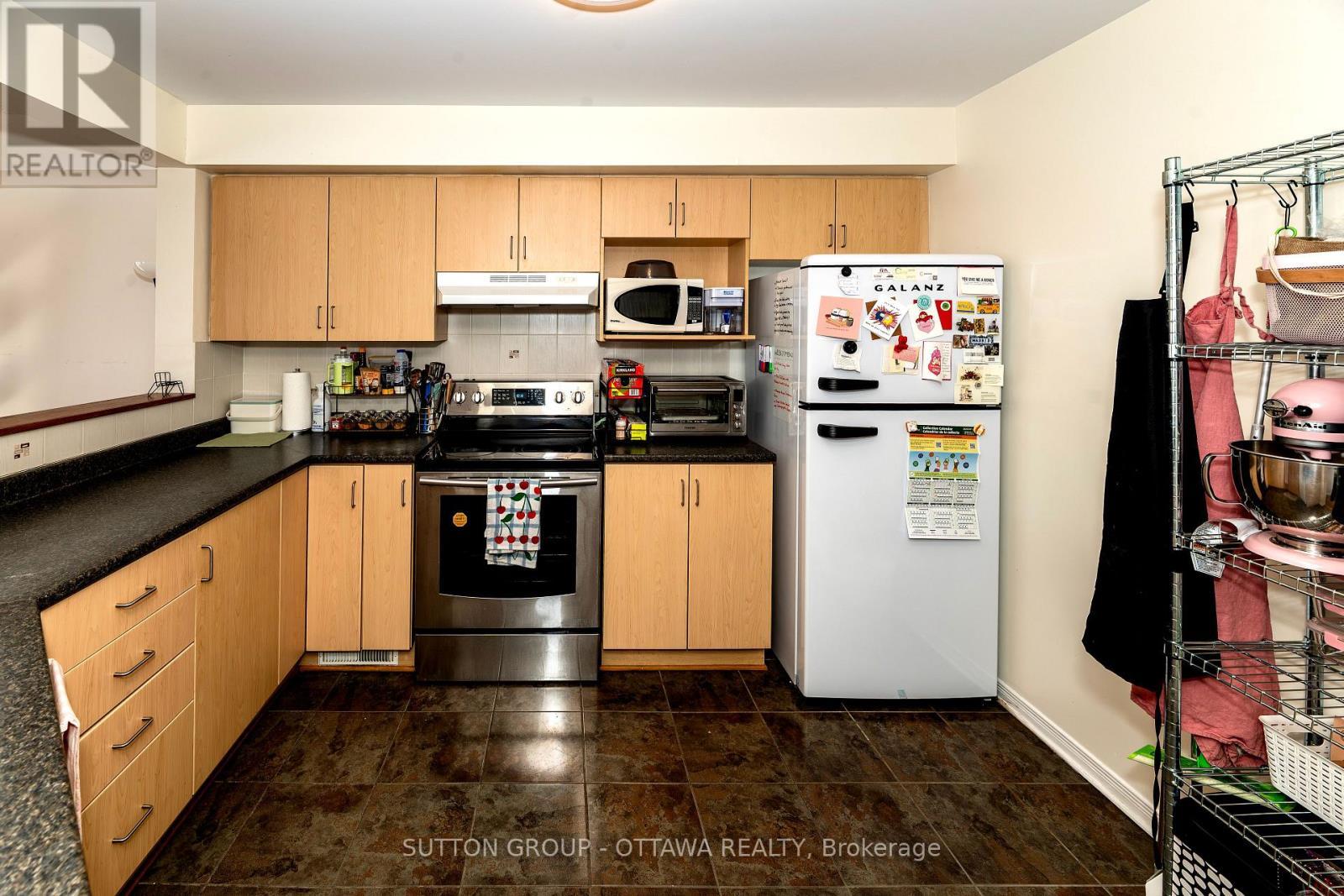 110 Chartley Private, Ottawa, ON - Indoor Photo Showing Kitchen