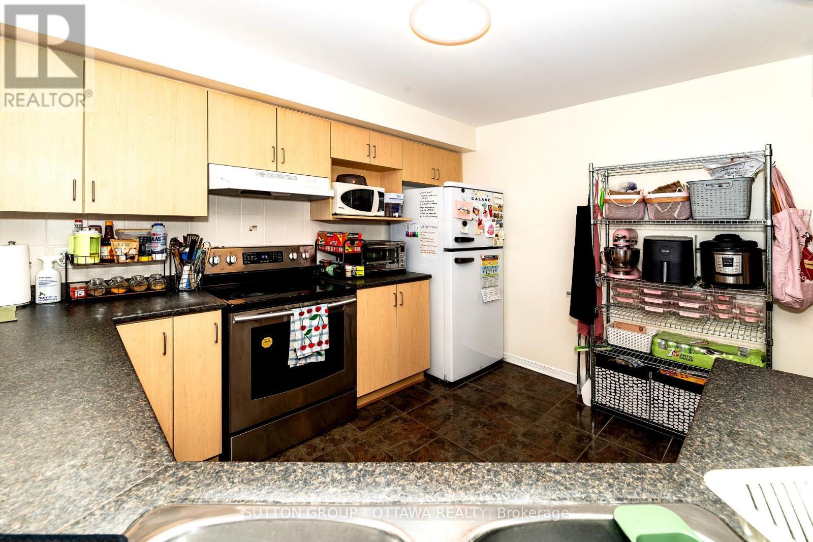 110 Chartley Private, Ottawa, ON - Indoor Photo Showing Kitchen