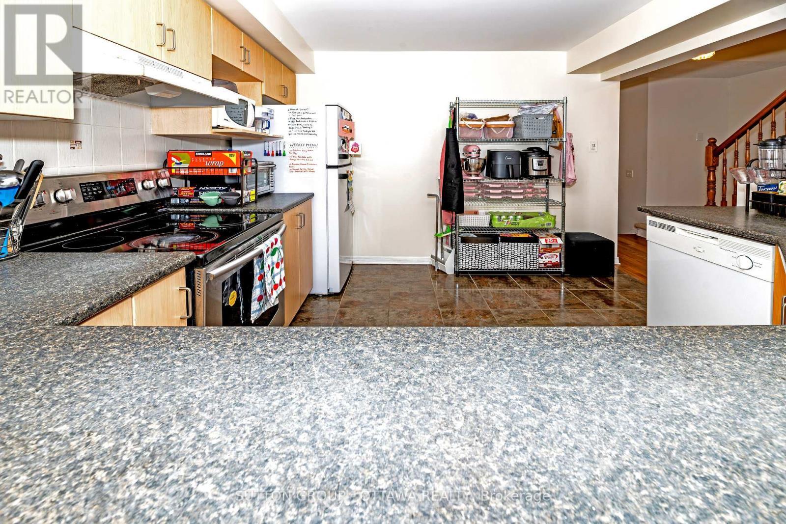 110 Chartley Private, Ottawa, ON - Indoor Photo Showing Kitchen
