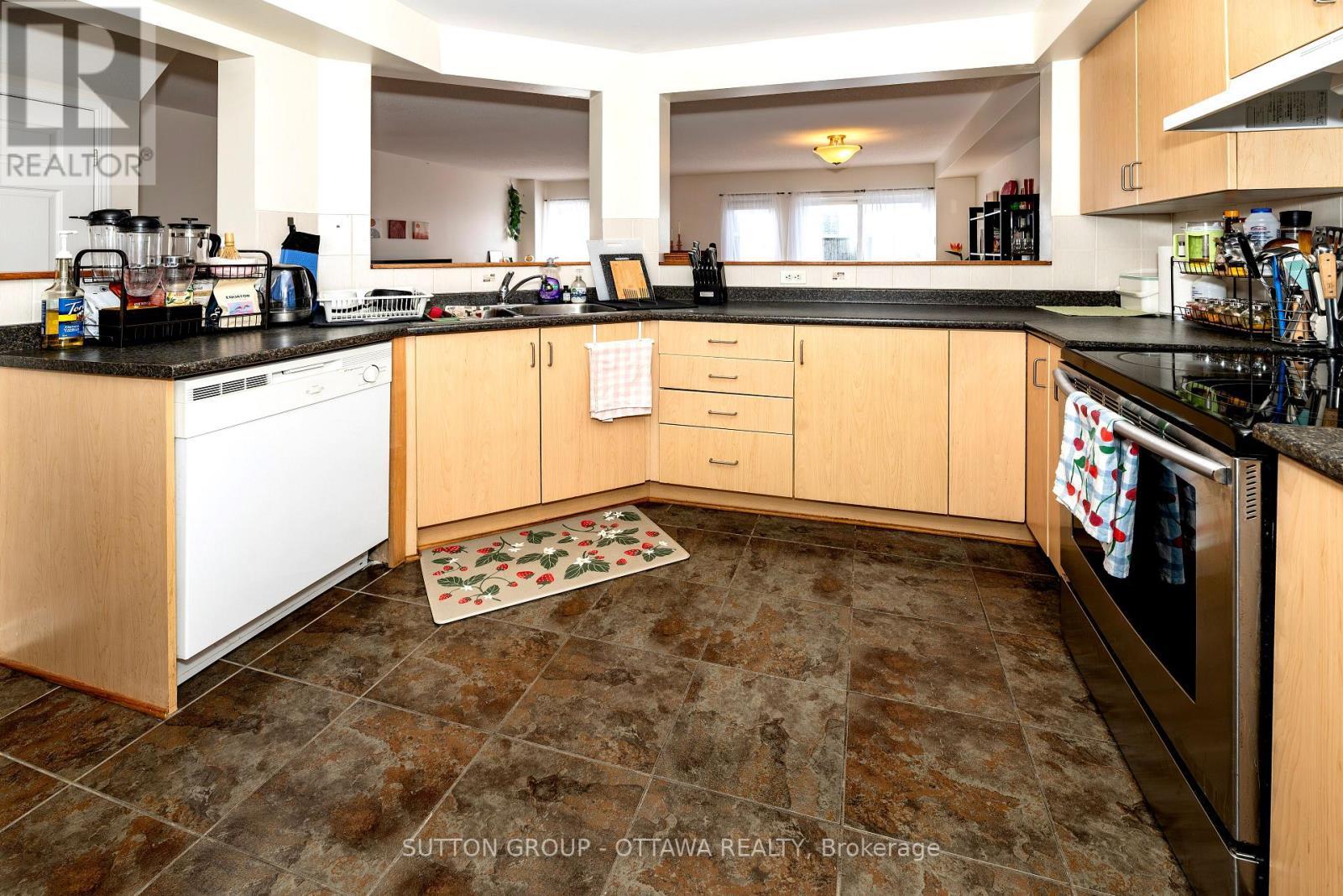 110 Chartley Private, Ottawa, ON - Indoor Photo Showing Kitchen With Double Sink