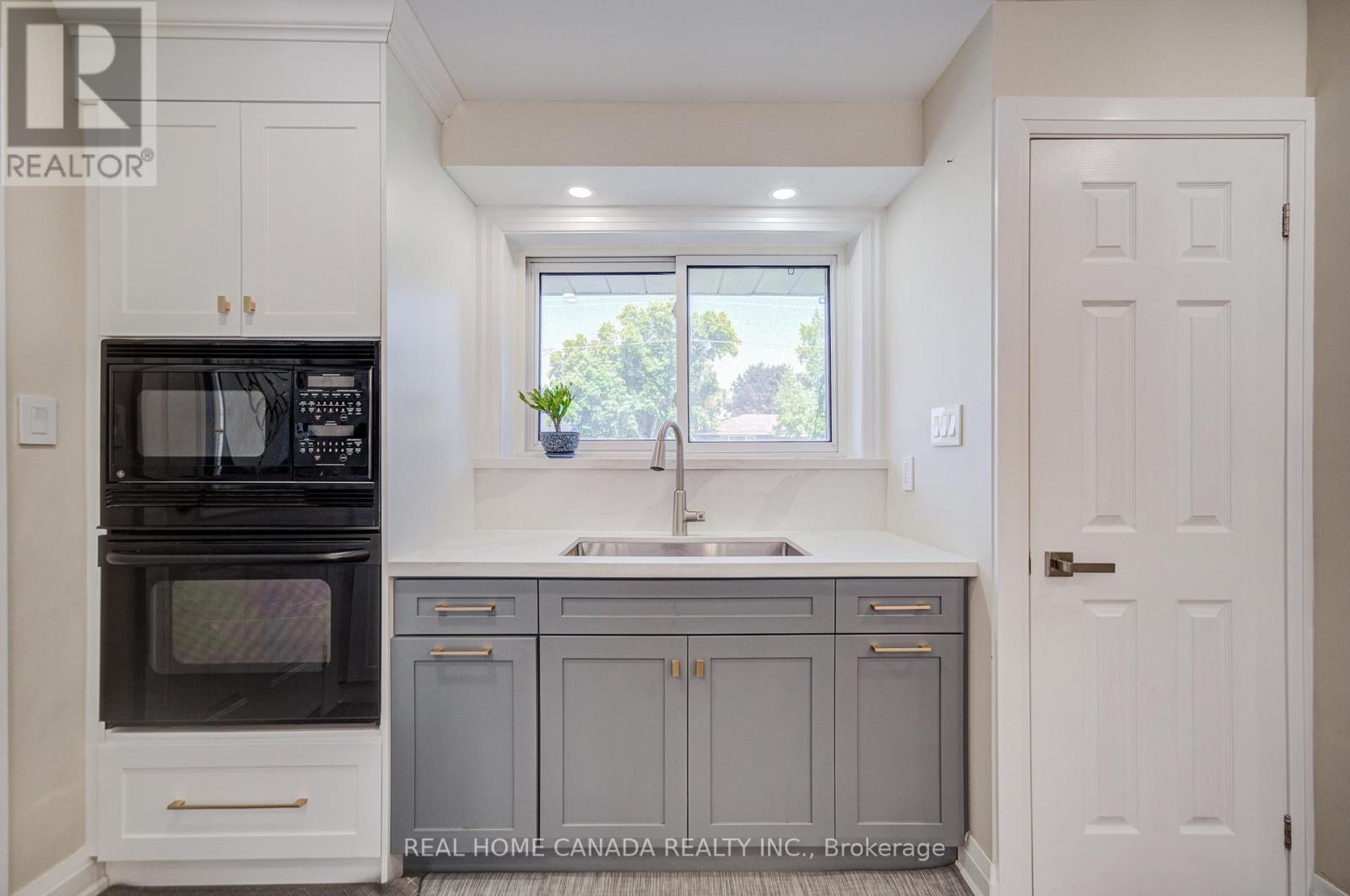 29 Ellesboro Drive, Mississauga, ON - Indoor Photo Showing Other Room