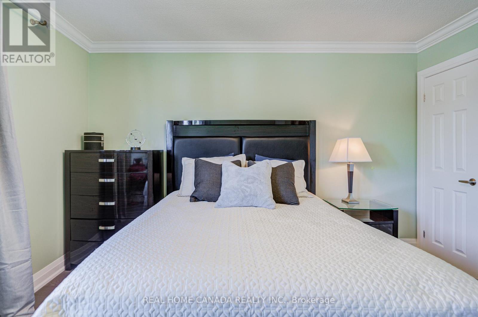 29 Ellesboro Drive, Mississauga, ON - Indoor Photo Showing Bedroom