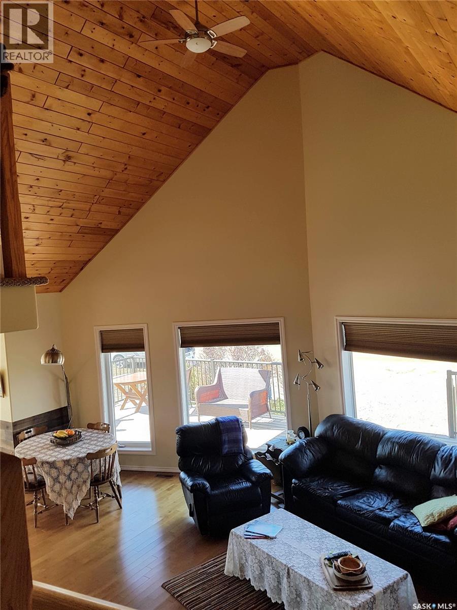 325 Ruby Drive, Coteau Rm No. 255, SK - Indoor Photo Showing Living Room