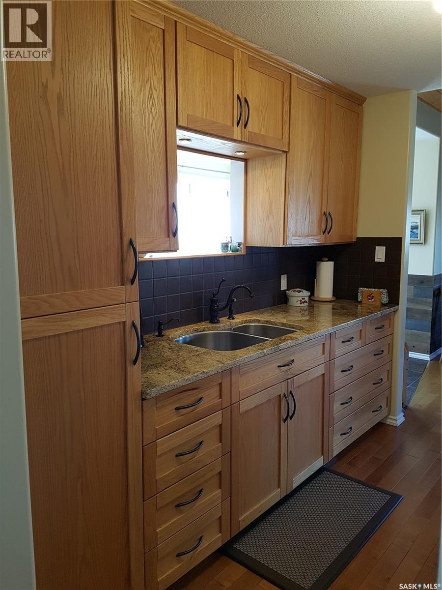 325 Ruby Drive, Coteau Rm No. 255, SK - Indoor Photo Showing Kitchen With Double Sink