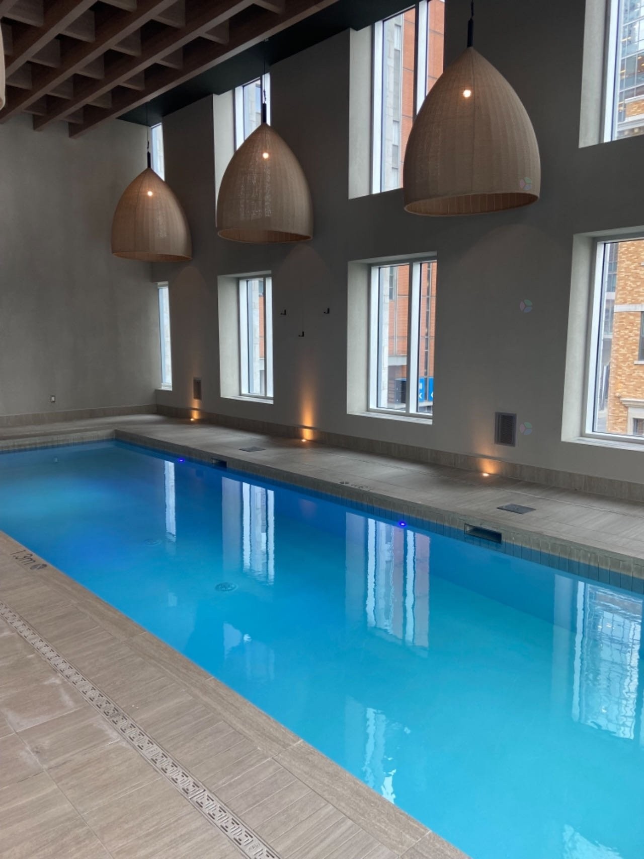 Piscine - 1805-1288 Rue St-Antoine O., Montréal (Ville-Marie), QC - Indoor Photo Showing Other Room With In Ground Pool