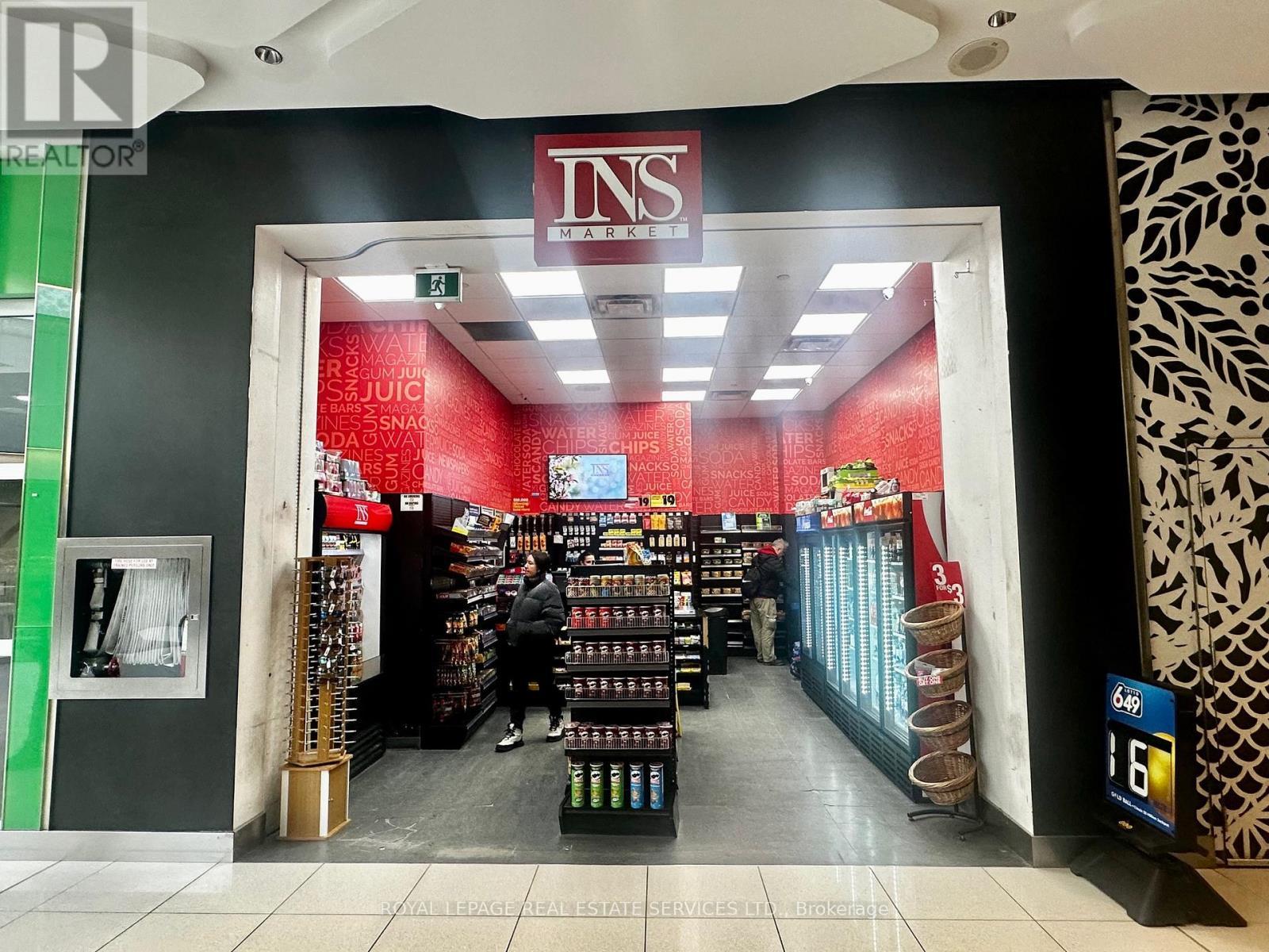 2 St Clair Avenue E, Toronto, ON