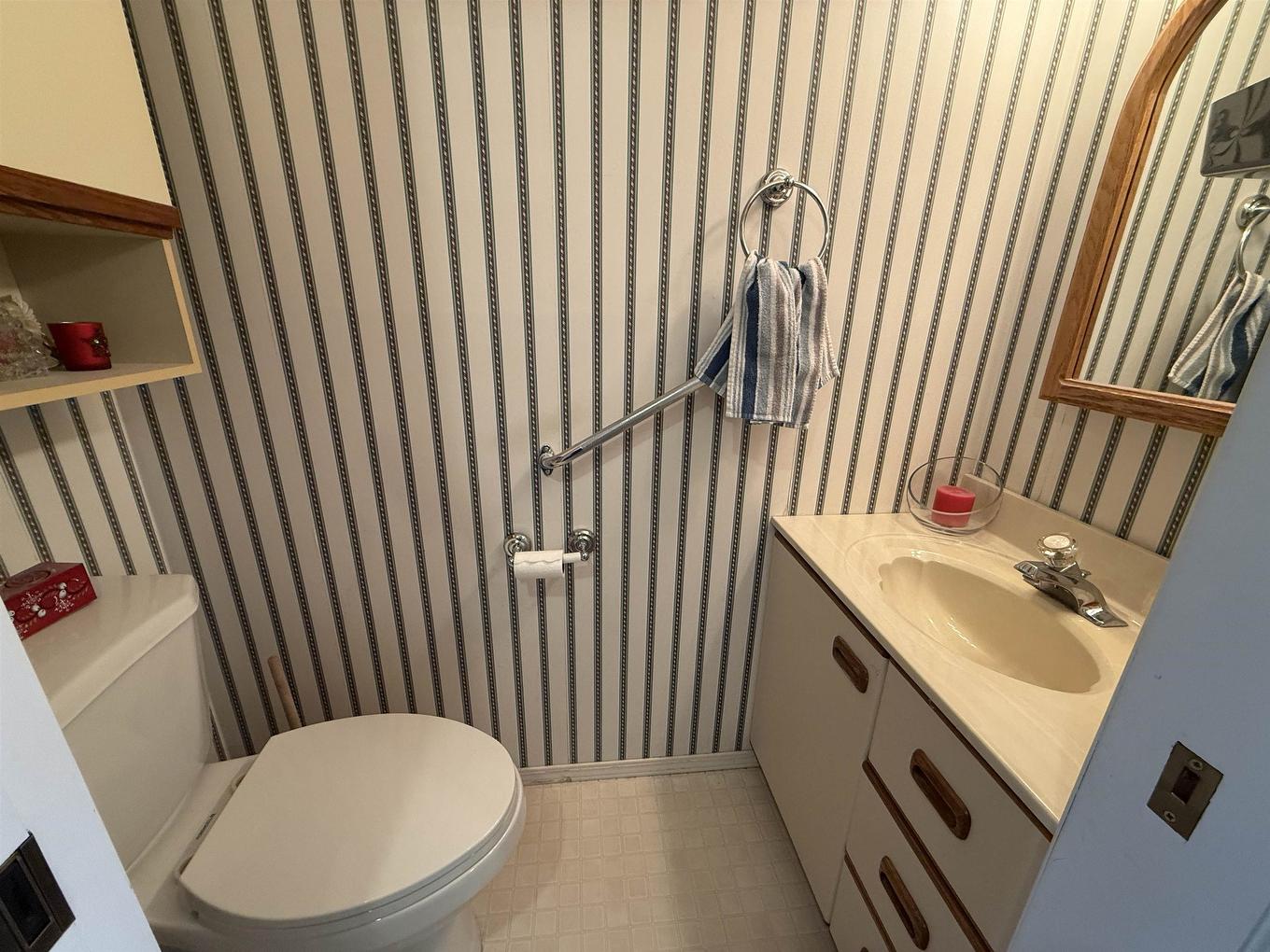 27 Dingwall Parkway, Dryden, ON - Indoor Photo Showing Bathroom
