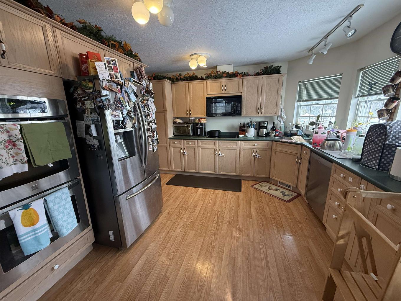27 Dingwall Parkway, Dryden, ON - Indoor Photo Showing Kitchen With Double Sink