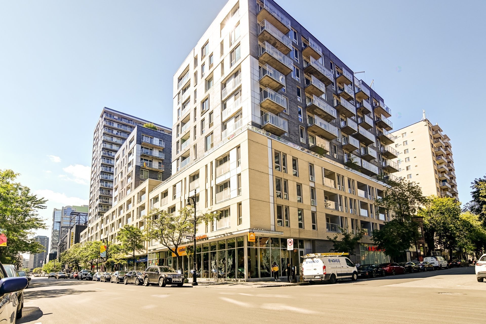 Front of Structure - 209-1414 Rue Chomedey, Montréal (Ville-Marie), QC - Outdoor With Facade