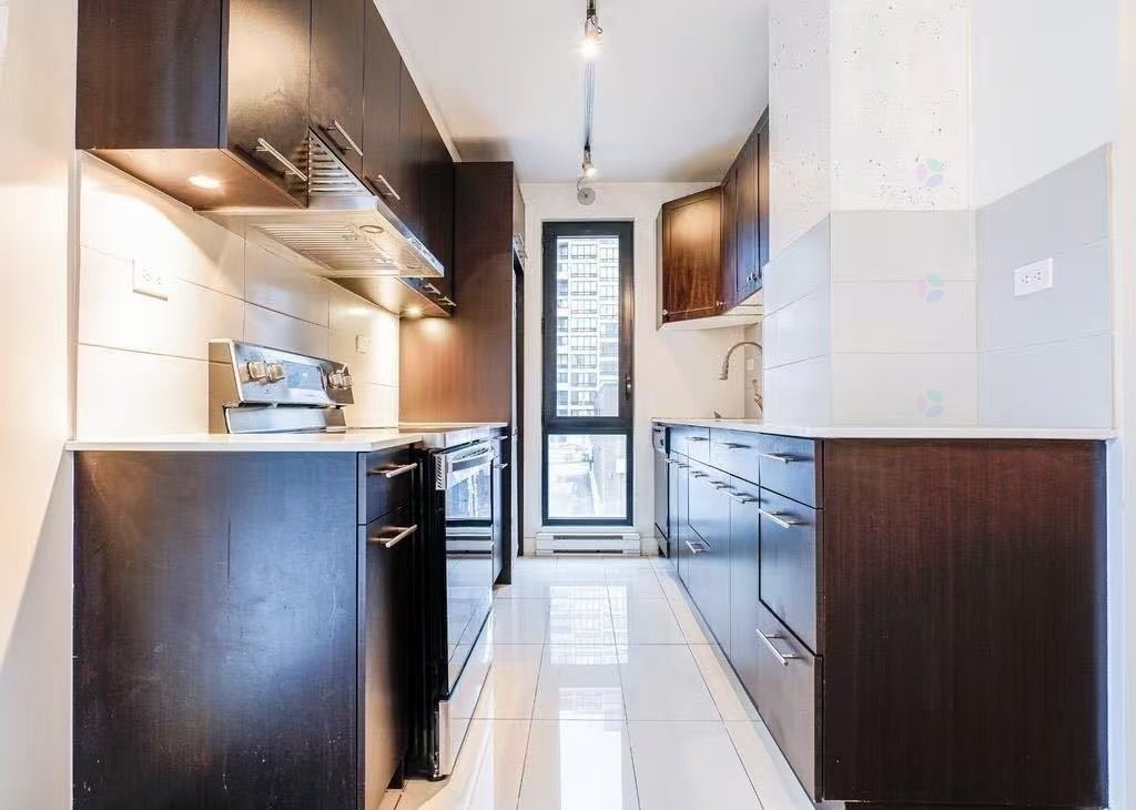 Kitchen - 209-1414 Rue Chomedey, Montréal (Ville-Marie), QC - Indoor Photo Showing Kitchen