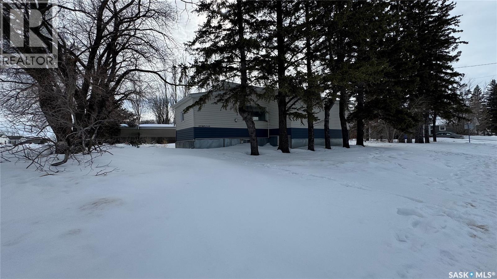 301 Maple Avenue, Melfort, SK - Outdoor