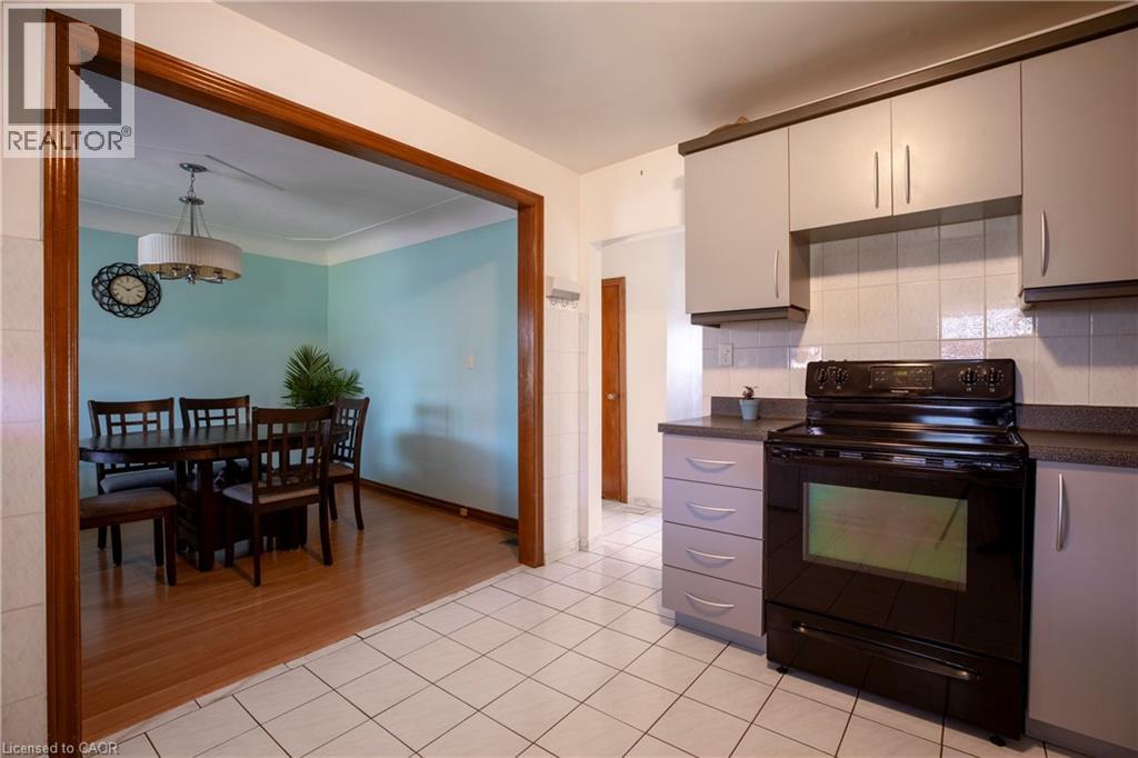 118 Julian Avenue, Hamilton, ON - Indoor Photo Showing Kitchen