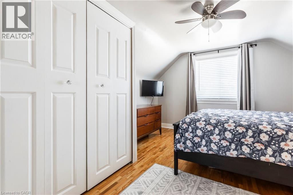 118 Julian Avenue, Hamilton, ON - Indoor Photo Showing Bedroom