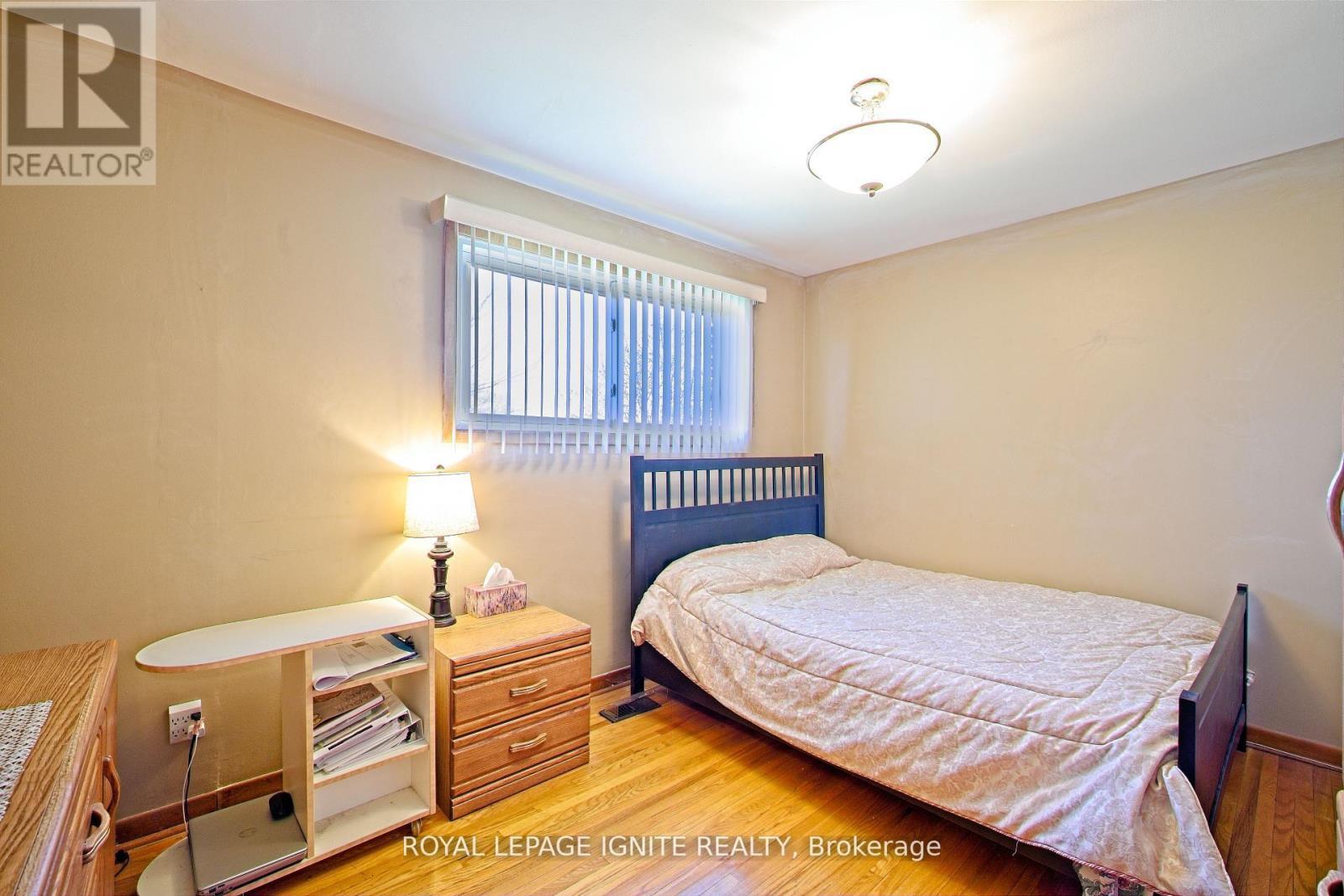 3350 Lehigh Crescent W, Mississauga, ON - Indoor Photo Showing Bedroom