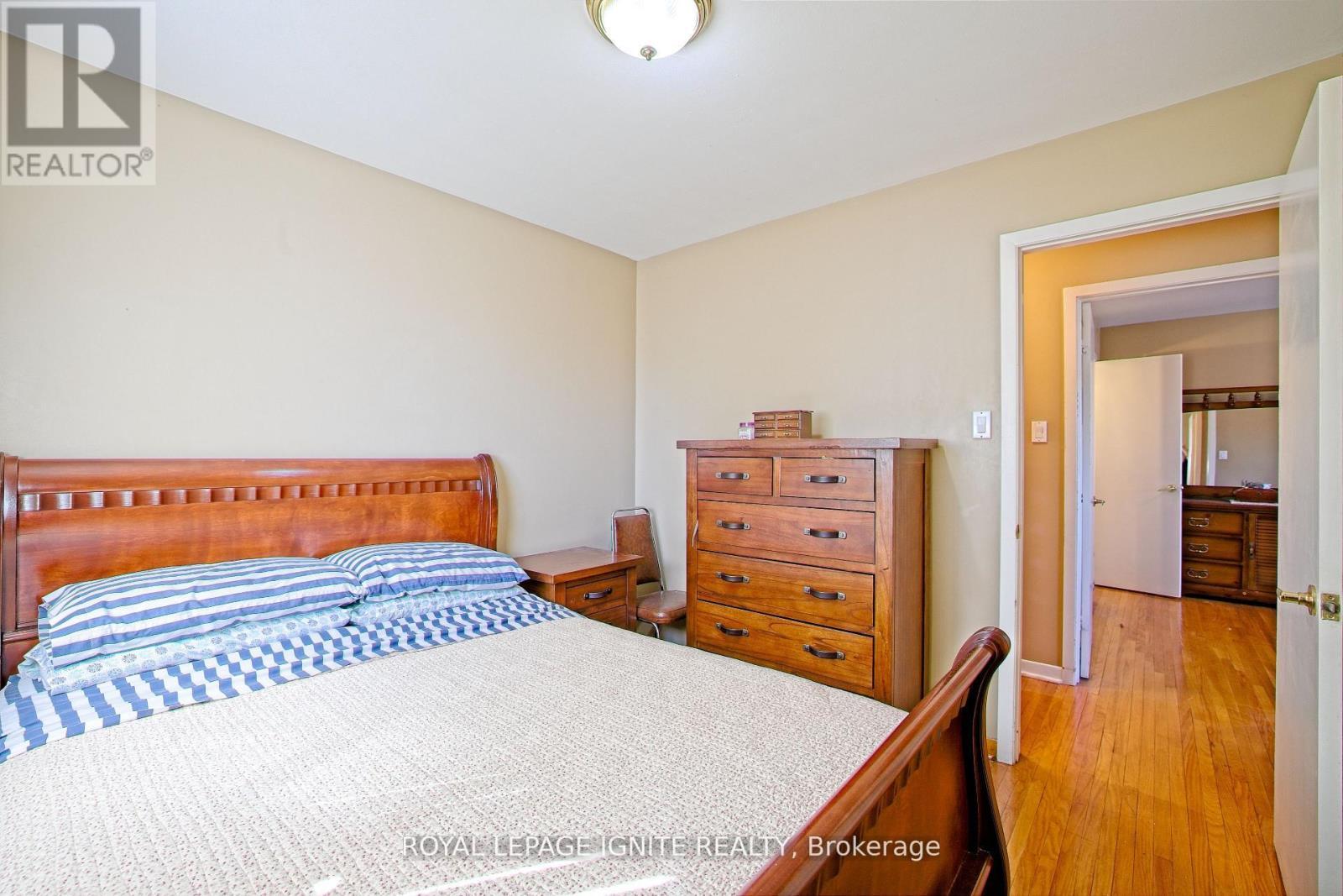 3350 Lehigh Crescent W, Mississauga, ON - Indoor Photo Showing Bedroom