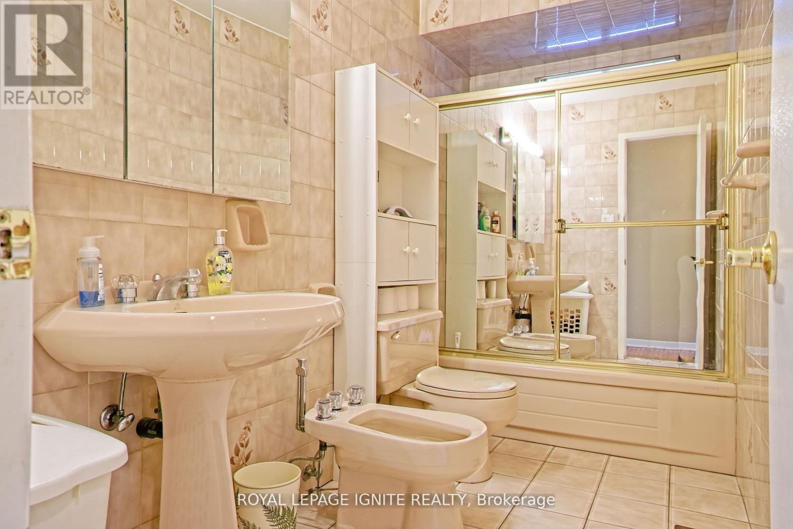 3350 Lehigh Crescent W, Mississauga, ON - Indoor Photo Showing Bathroom