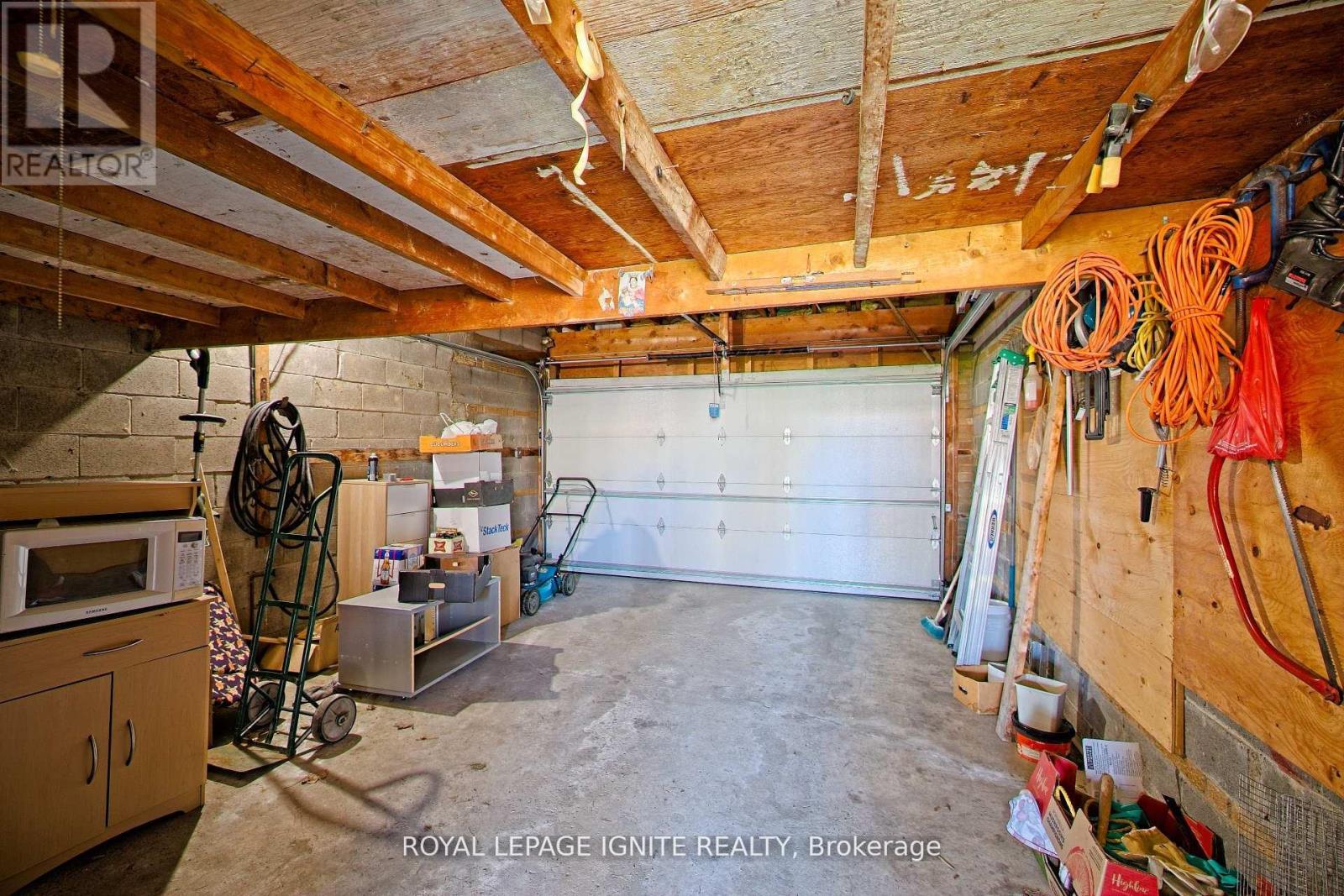 3350 Lehigh Crescent W, Mississauga, ON - Indoor Photo Showing Garage
