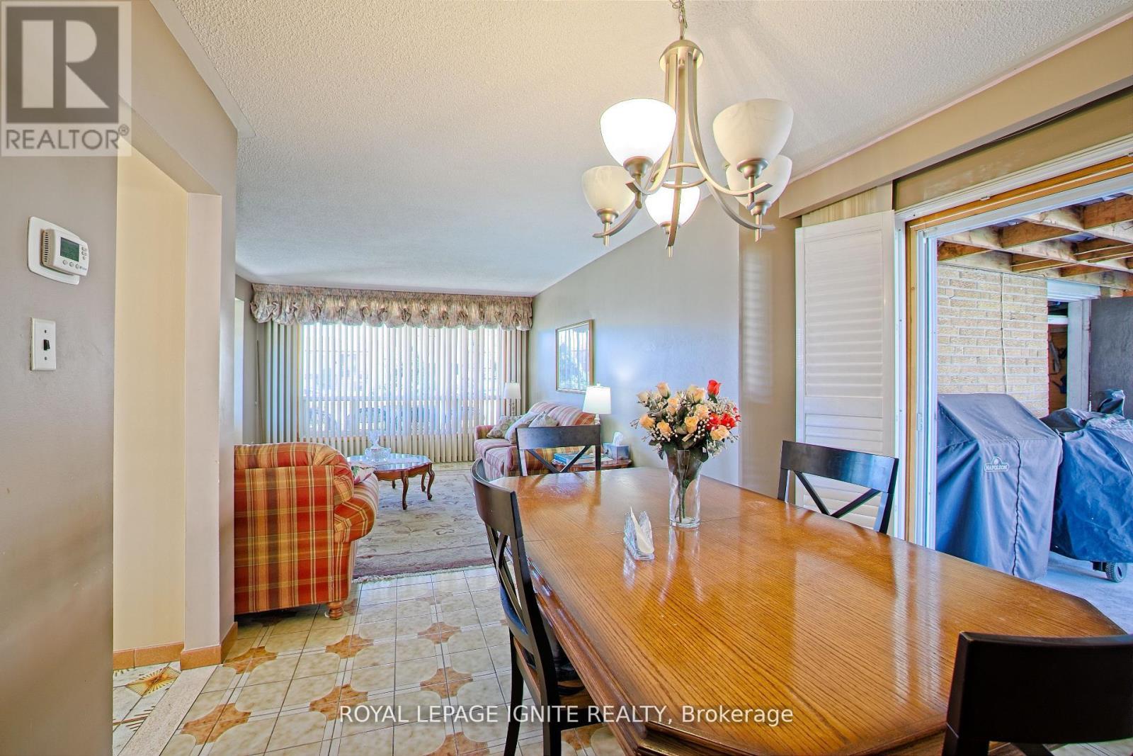 3350 Lehigh Crescent W, Mississauga, ON - Indoor Photo Showing Dining Room