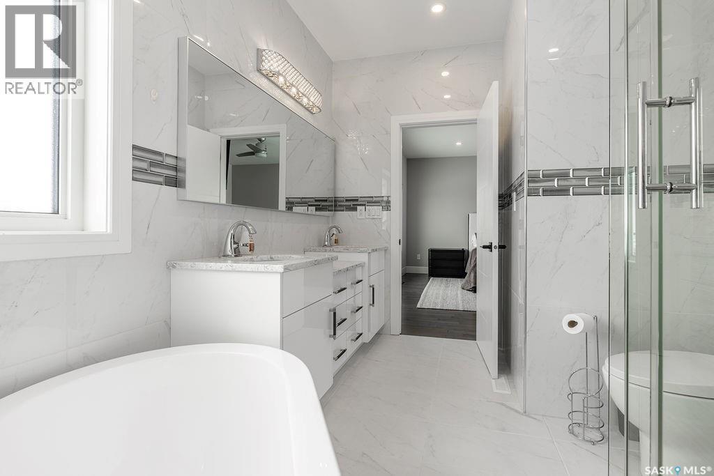 623 Kenaschuk Crescent, Saskatoon, SK - Indoor Photo Showing Bathroom