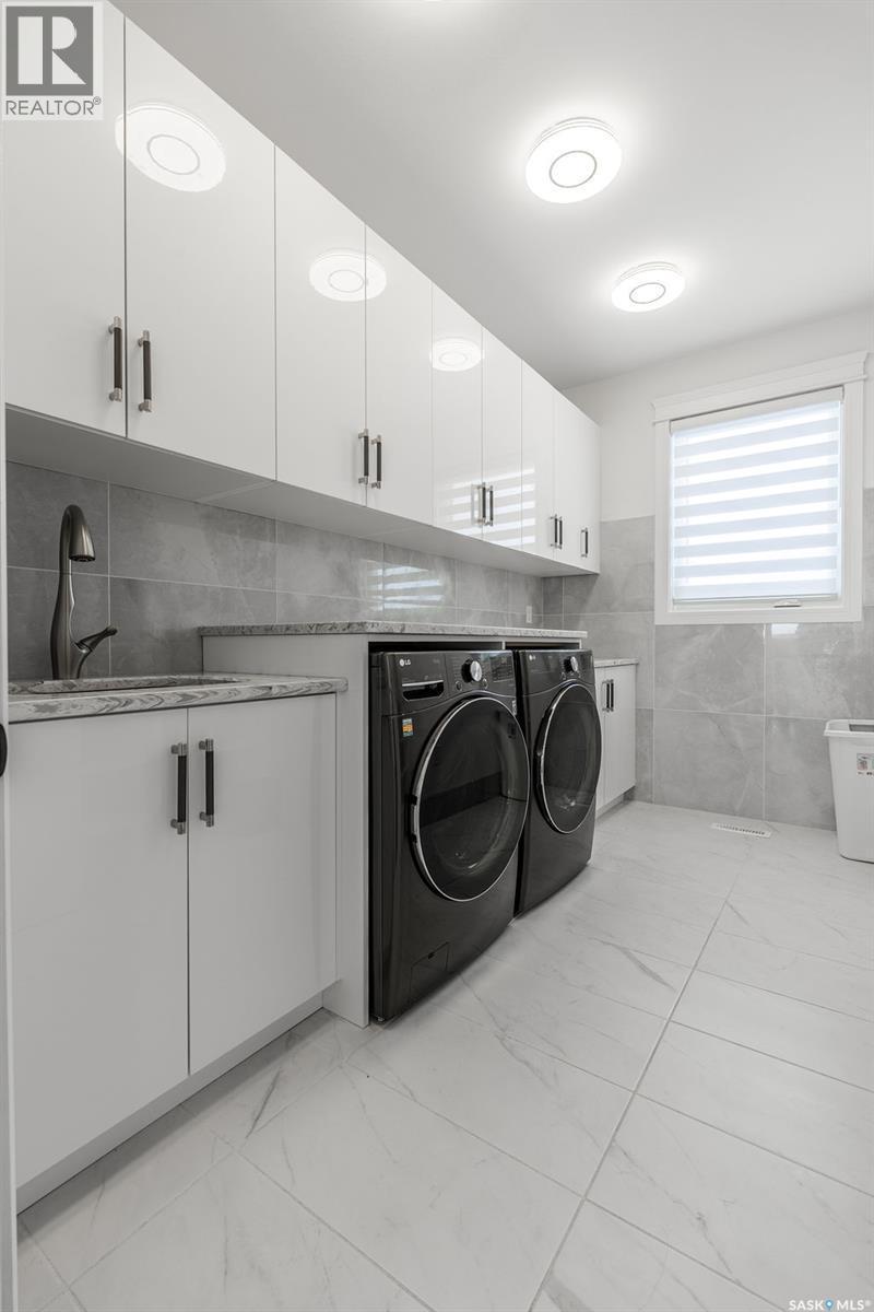 623 Kenaschuk Crescent, Saskatoon, SK - Indoor Photo Showing Laundry Room