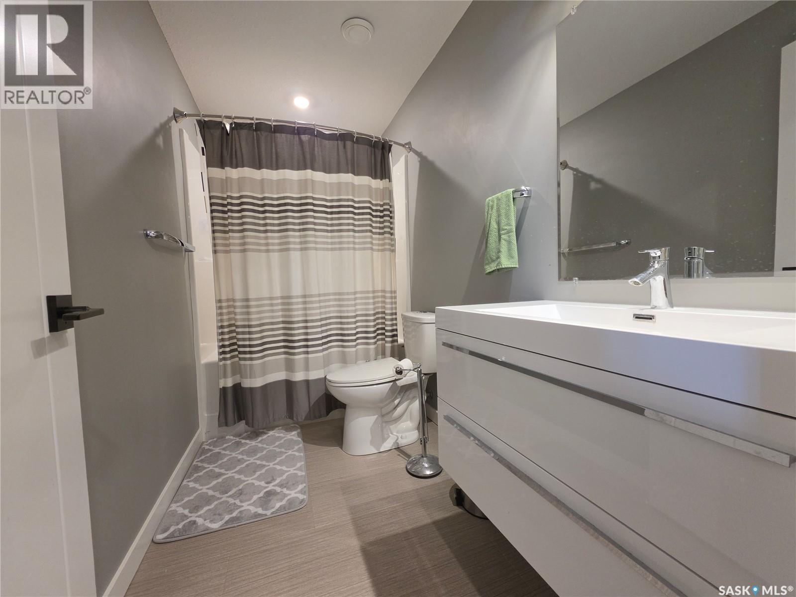 9 Carl Drive, Meadow Lake, SK - Indoor Photo Showing Bathroom