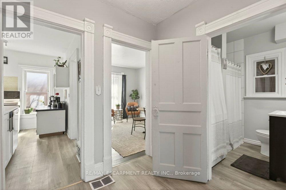 49 Cheever Street, Hamilton, ON - Indoor Photo Showing Other Room
