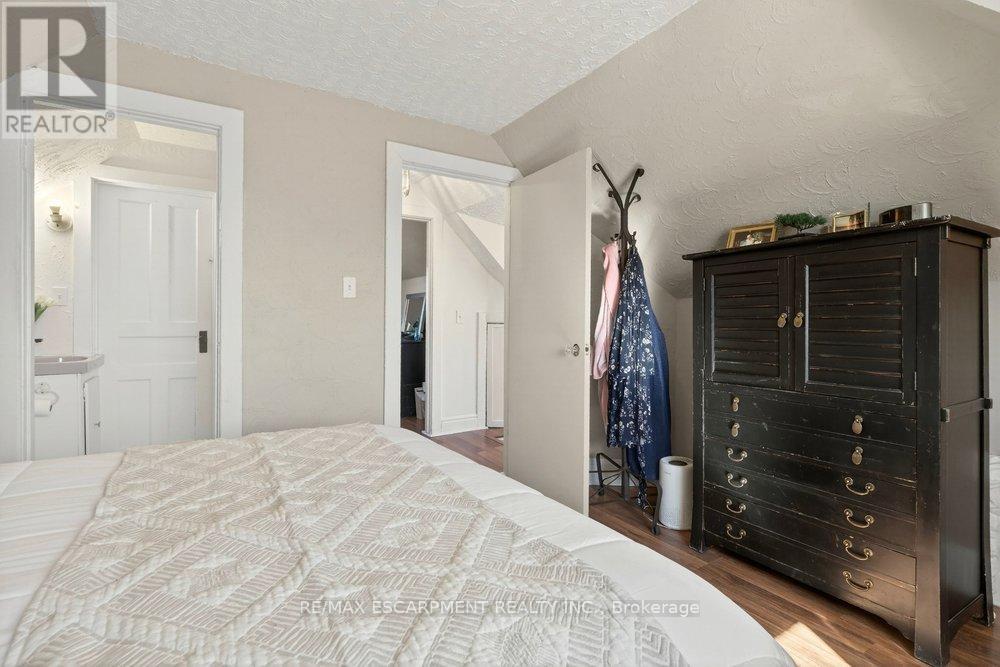 49 Cheever Street, Hamilton, ON - Indoor Photo Showing Bedroom