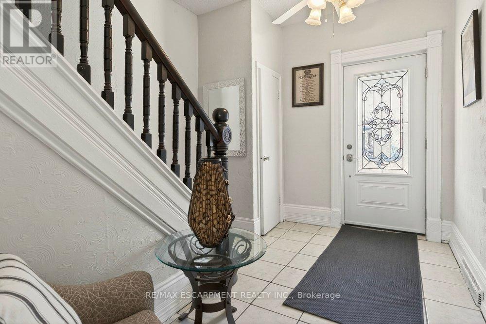 49 Cheever Street, Hamilton, ON - Indoor Photo Showing Other Room