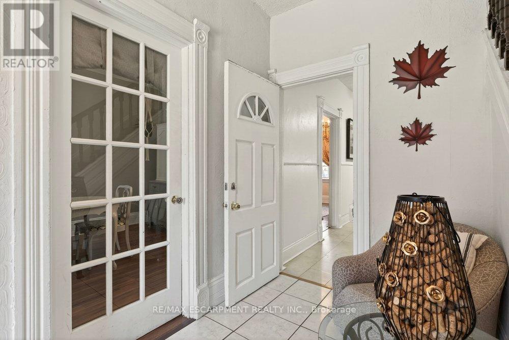 49 Cheever Street, Hamilton, ON - Indoor Photo Showing Other Room