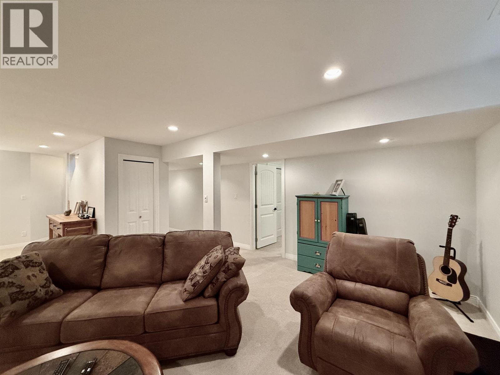 5132 Eagle Place, Terrace, BC - Indoor Photo Showing Living Room