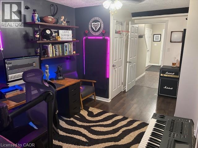 Home office featuring dark wood-style flooring, a textured ceiling, and a ceiling fan - 208 Templewood Drive, Kitchener, ON - Indoor