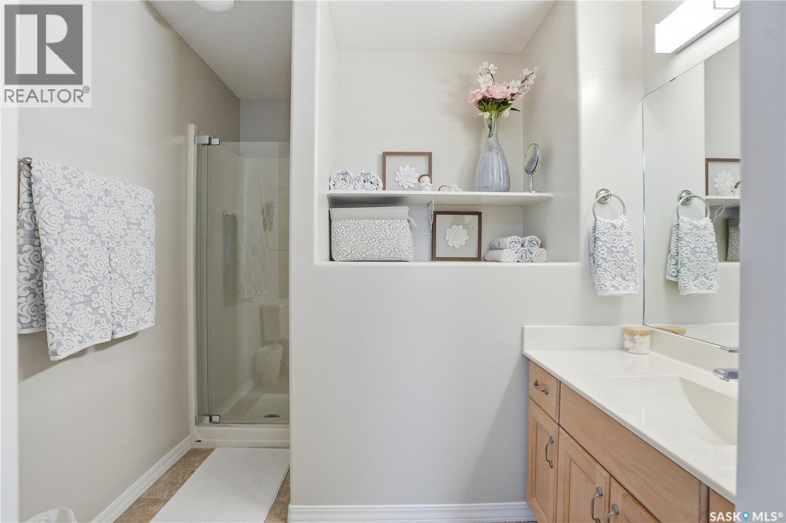 1002 Pezer Crescent, Saskatoon, SK - Indoor Photo Showing Bathroom