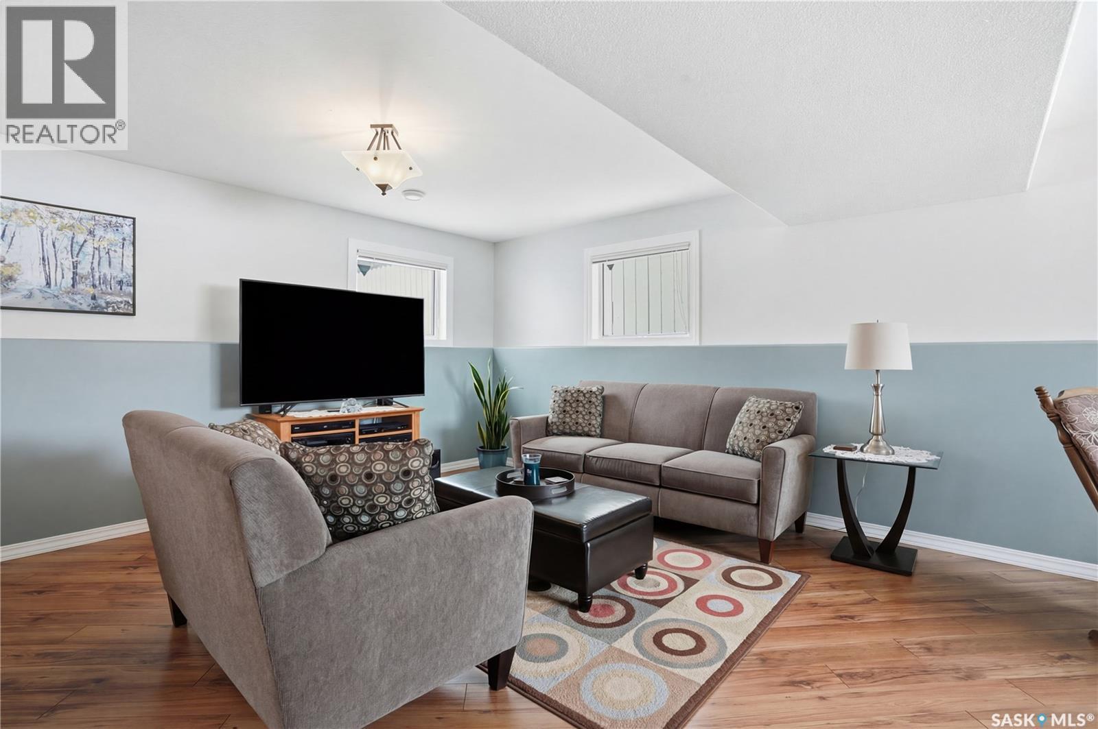 1002 Pezer Crescent, Saskatoon, SK - Indoor Photo Showing Living Room
