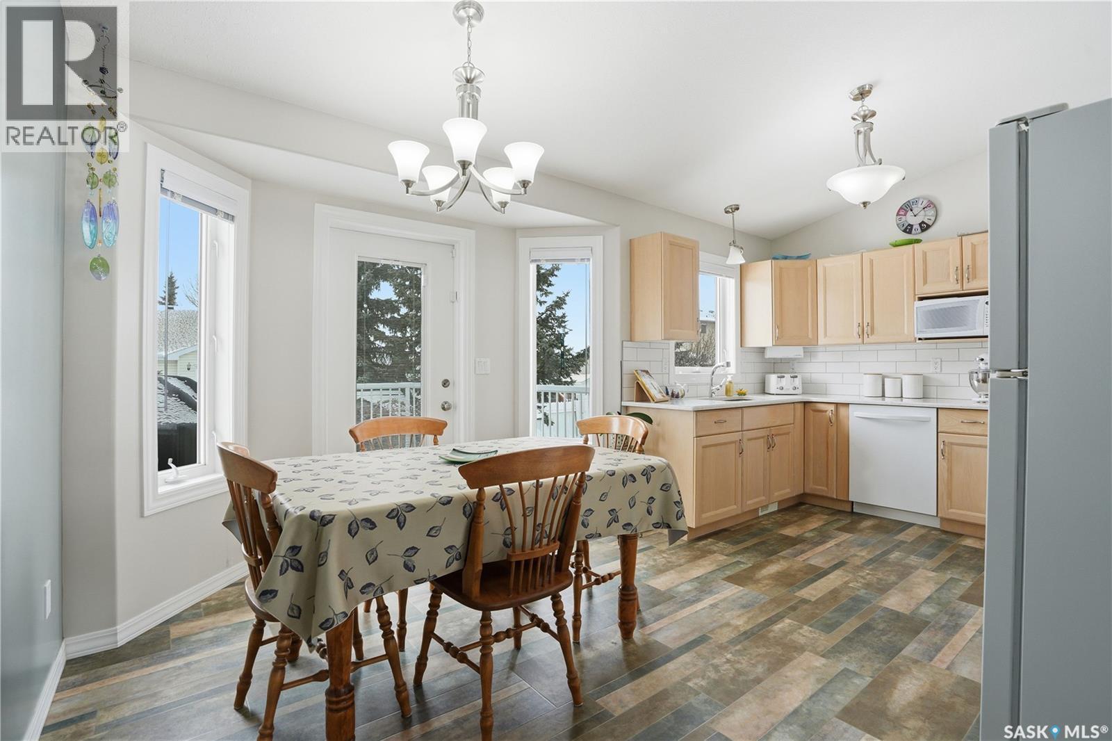 1002 Pezer Crescent, Saskatoon, SK - Indoor Photo Showing Dining Room