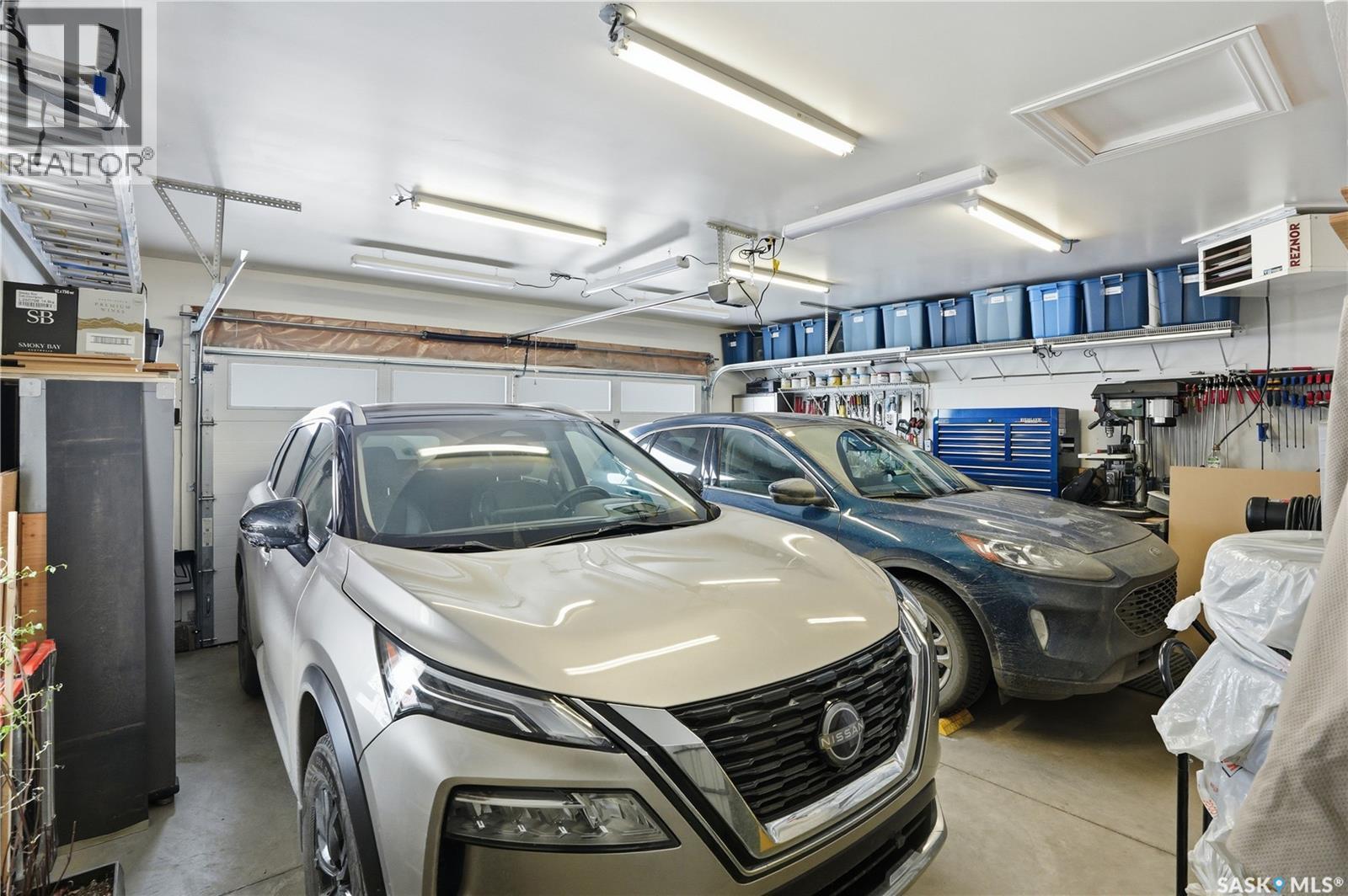 1002 Pezer Crescent, Saskatoon, SK - Indoor Photo Showing Garage