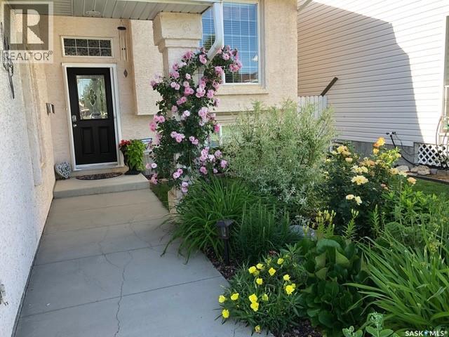 1002 Pezer Crescent, Saskatoon, SK - Outdoor