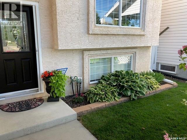 1002 Pezer Crescent, Saskatoon, SK - Outdoor