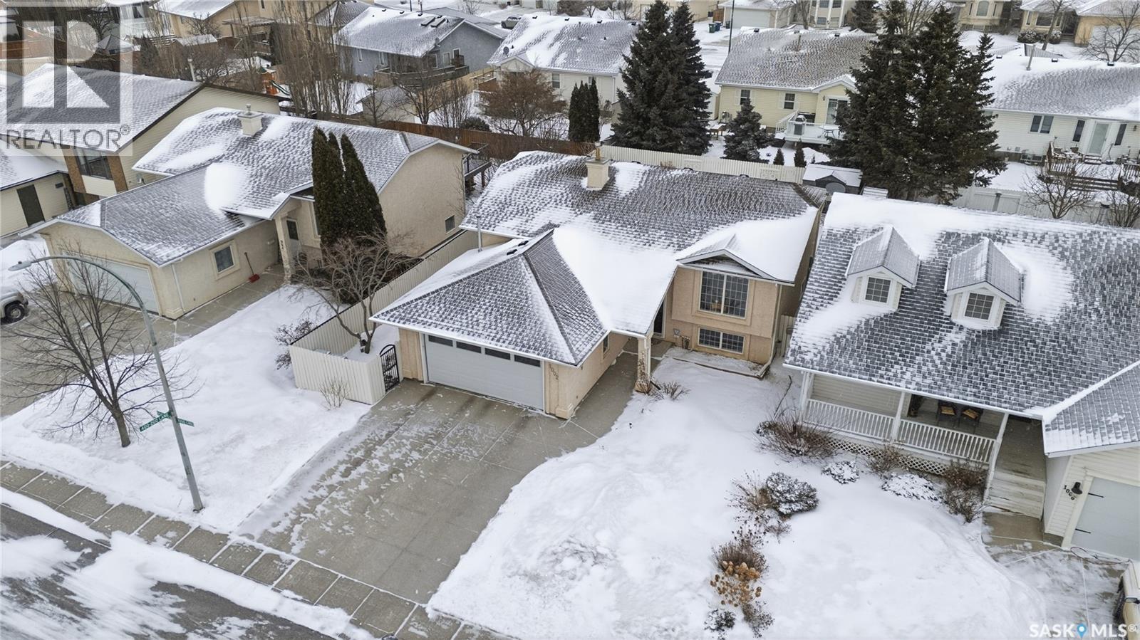 1002 Pezer Crescent, Saskatoon, SK - Outdoor