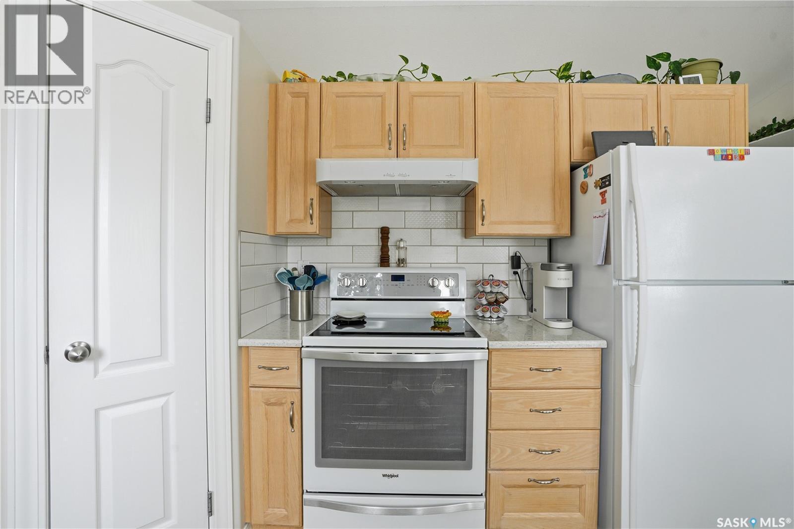 1002 Pezer Crescent, Saskatoon, SK - Indoor Photo Showing Kitchen