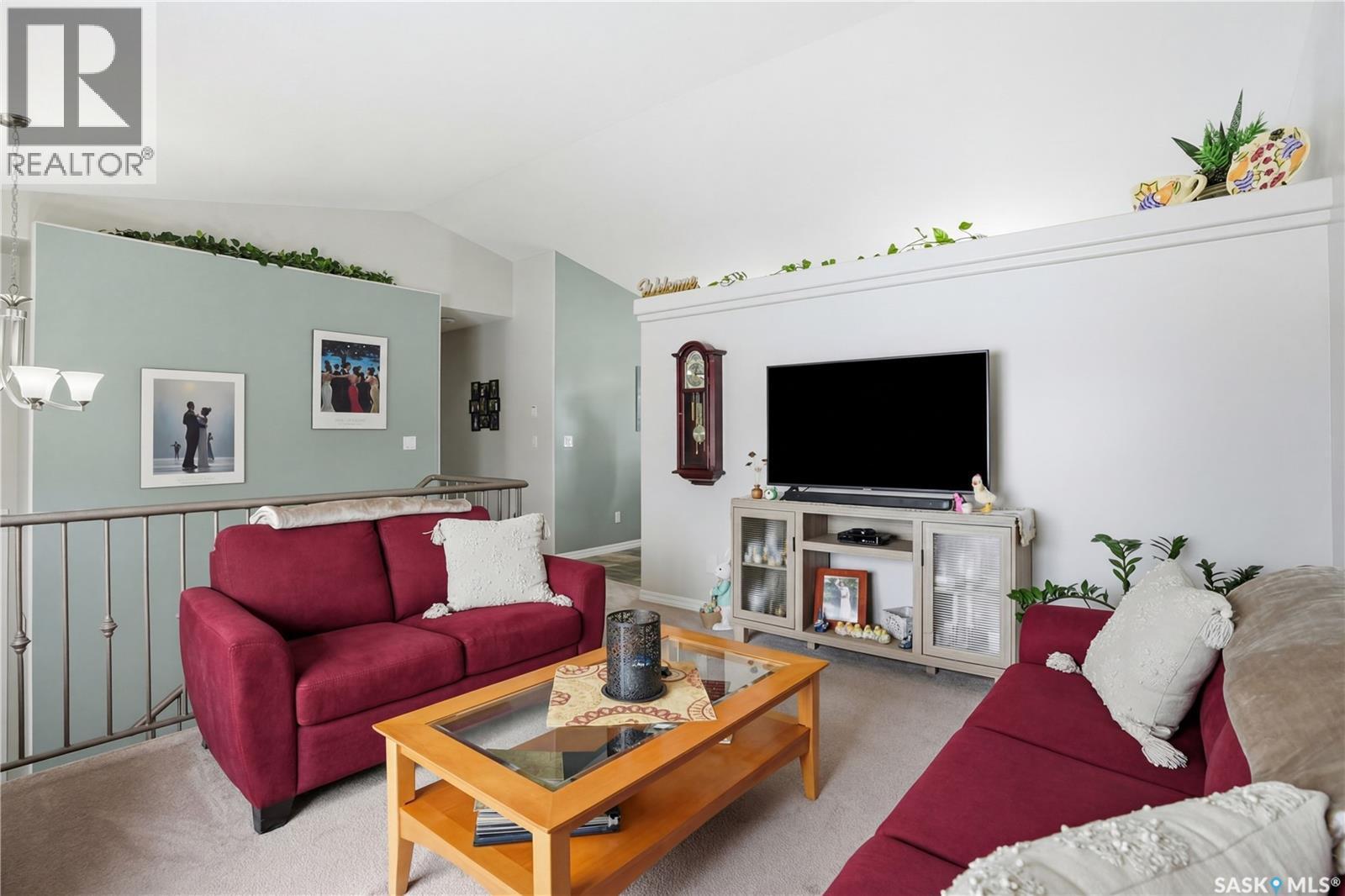 1002 Pezer Crescent, Saskatoon, SK - Indoor Photo Showing Living Room