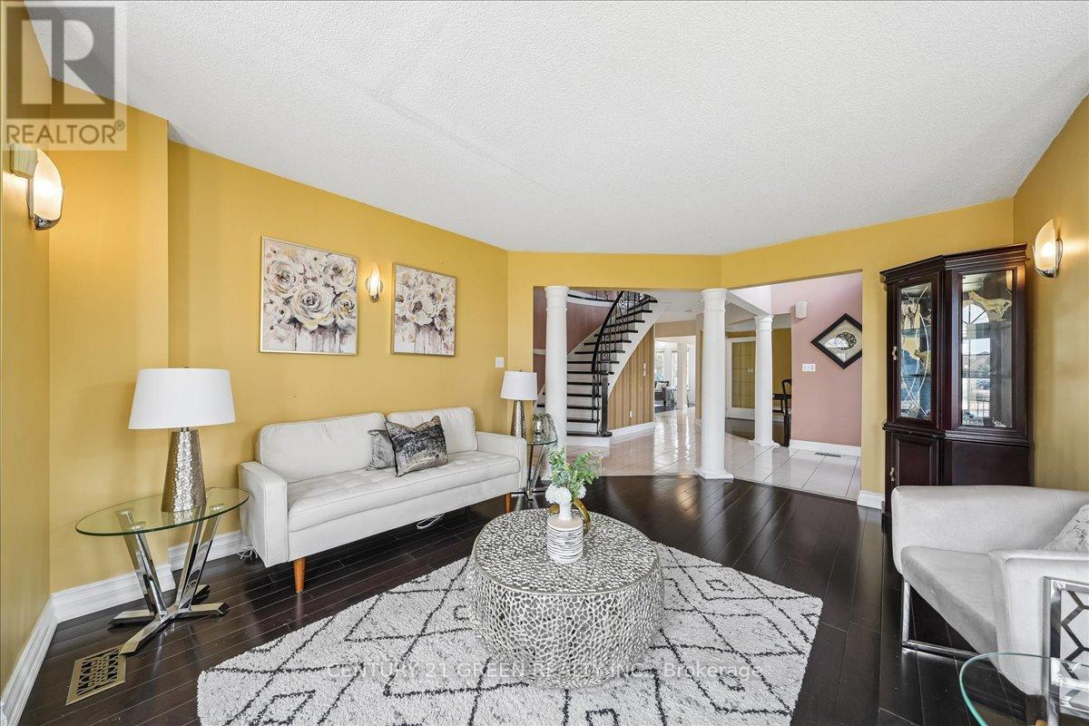 1031 Blueheron Boulevard, Mississauga, ON - Indoor Photo Showing Living Room