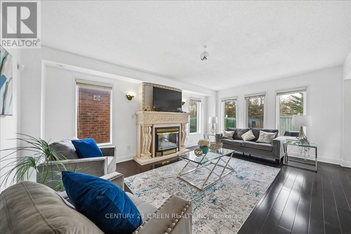 1031 Blueheron Boulevard, Mississauga, ON - Indoor Photo Showing Living Room With Fireplace