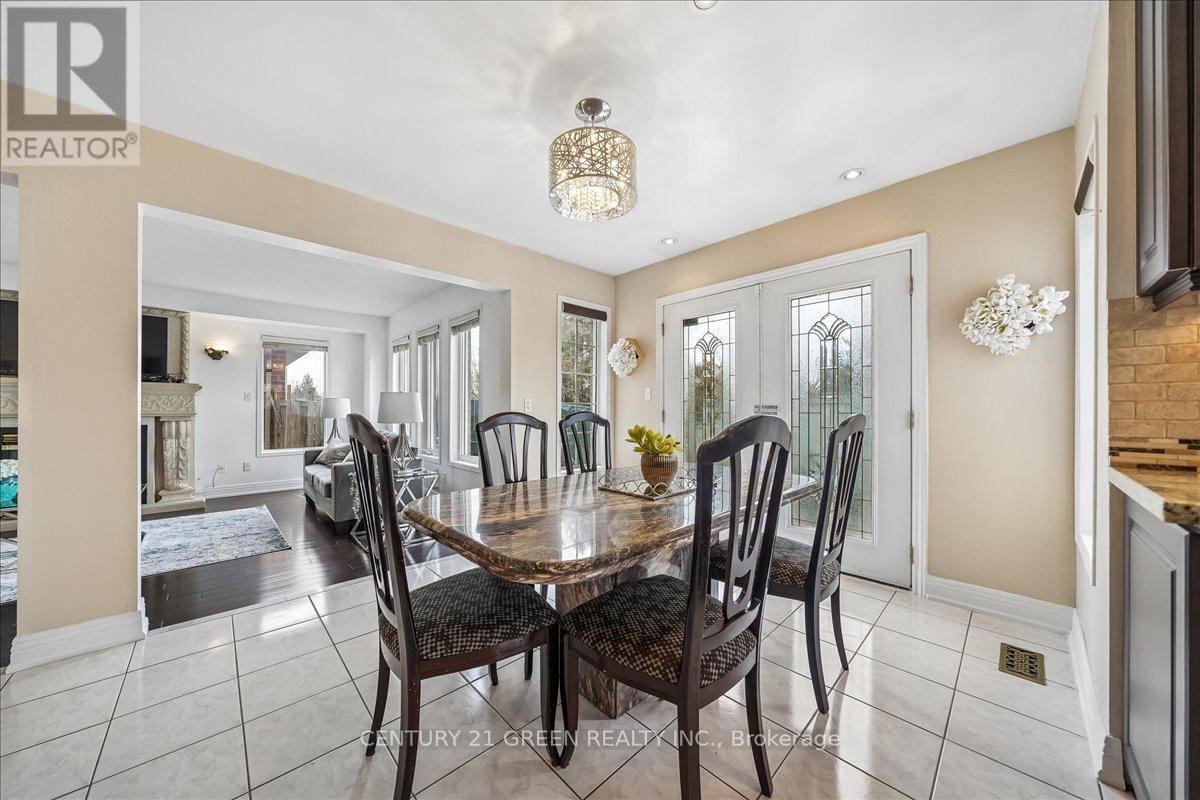 1031 Blueheron Boulevard, Mississauga, ON - Indoor Photo Showing Dining Room