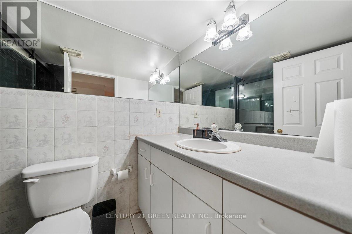 1031 Blueheron Boulevard, Mississauga, ON - Indoor Photo Showing Bathroom