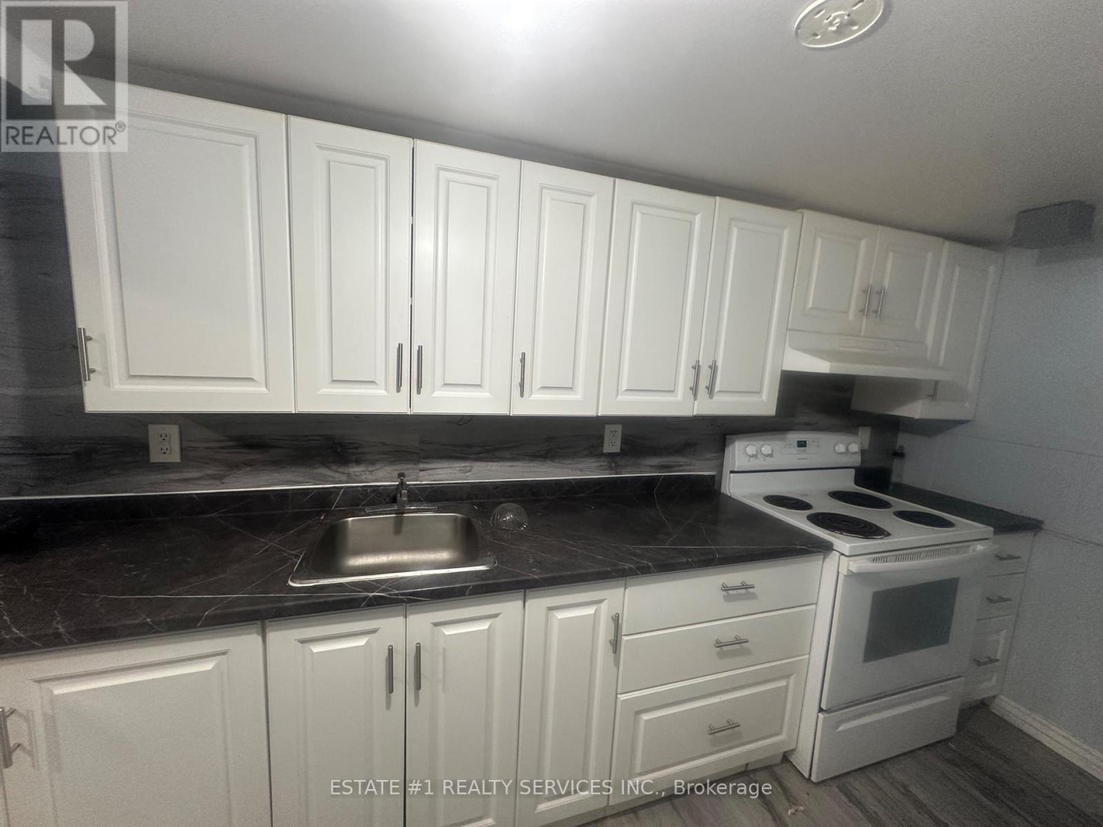 176 Kenneth Avenue, Kitchener, ON - Indoor Photo Showing Kitchen