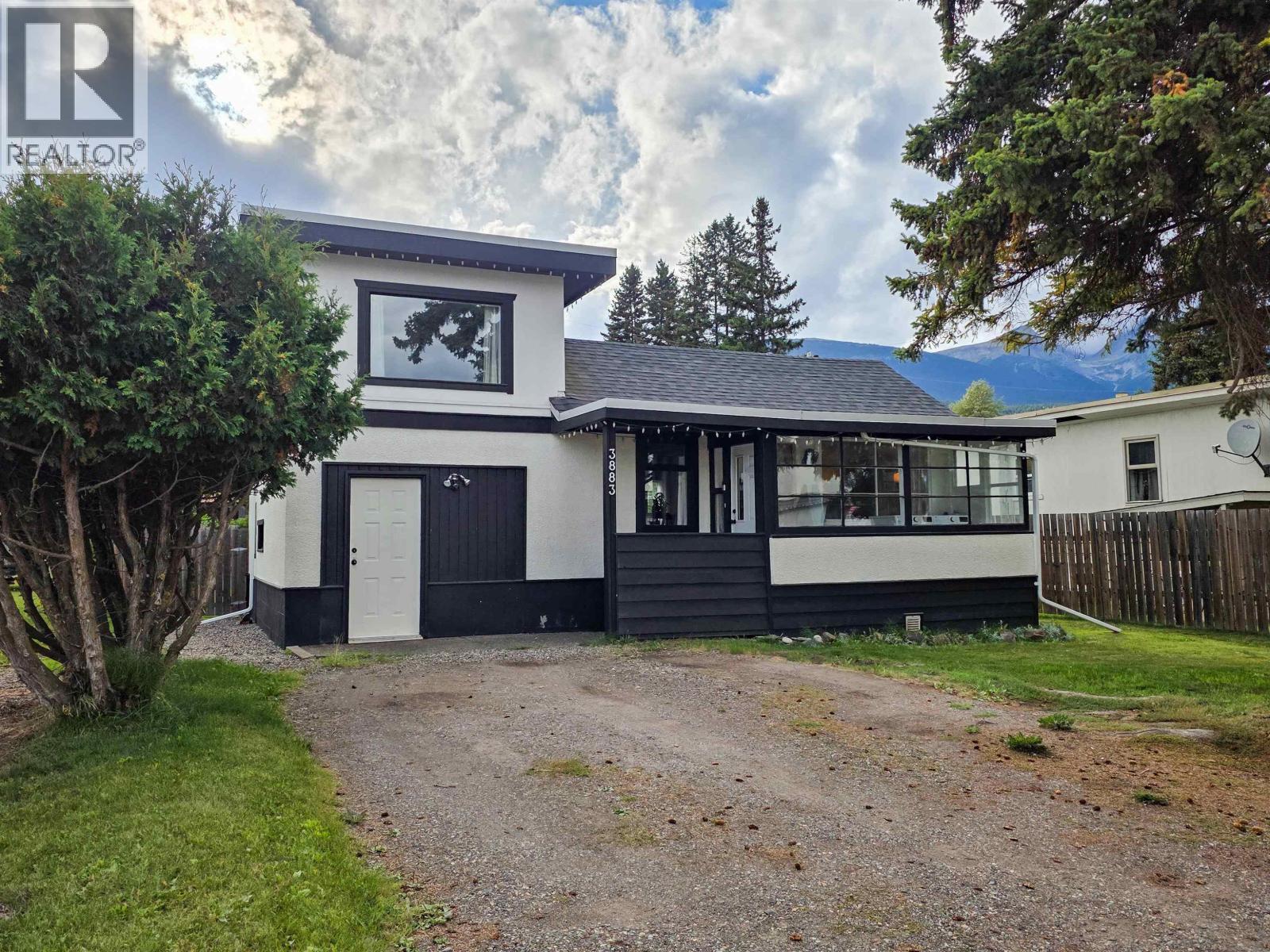 3883 3Rd Avenue, Smithers, BC - Outdoor