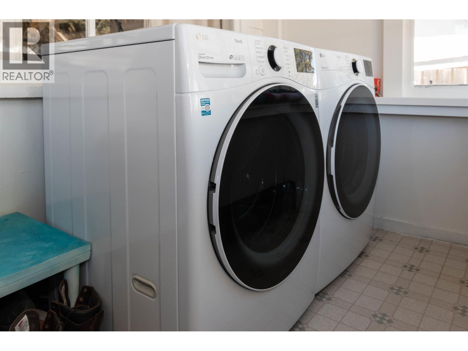 3883 3Rd Avenue, Smithers, BC - Indoor Photo Showing Laundry Room